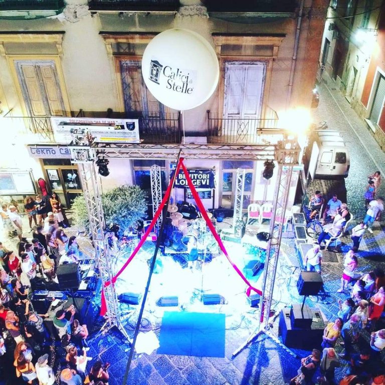 Mondragone, successo di “Calici di Stelle” 2019: musica, enogastronomia e stelle cadenti.