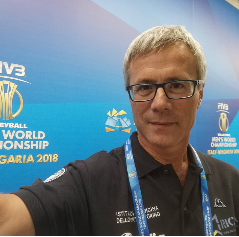 TORINO-Il campano dott. Gennaro Izzo nell’Ecmo ai Mondiali di Volley 2018.