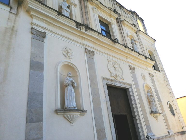 SANTUARIO SS TRINITA’ ALLA MONTAGNA SPACCATA. Dai Benedettini ai Francescani ad oggi, tra spiritualità e scienza.
