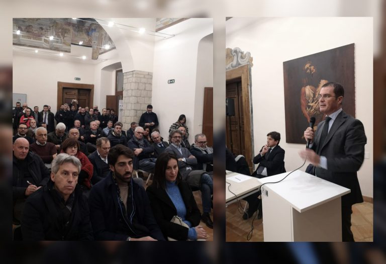 Foto e diretta dell’incontro promosso da Zannini e Pellegrino a Parete sul Testo Unico Urbanistico.