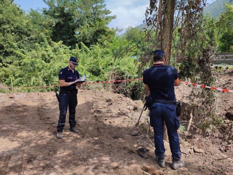 SESSA AURUNCA (CE): SEQUESTRO DI AREA INTERESSATA DA INTERVENTI DI MOVIMENTAZIONE E LIVELLAMENTO PREVIA ESTIRPAZIONE DELLA MACCHIA MEDITERRANEA IVI RADICATA