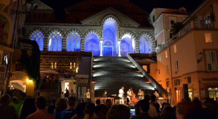 Amalfi in Jazz. Terza serata con i Neri per Caso, che omaggiano la band che ha cambiato la storia della musica leggera con “We love Beatles”