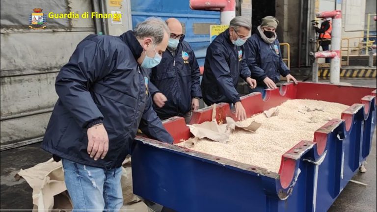 GUARDIA DI FINANZA NAPOLI: INCENERITE 14 TONNELLATE DI AMFETAMINE E 2,8 TONNELLATE DI HASHISH SEQUESTRATE A GIUGNO NELL’AMBITO DELL’OPERAZIONE “CAPTAGON”.