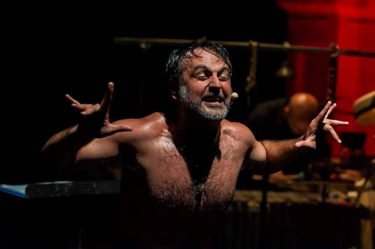 NAPUCALISSE: archeologia di memoria, futuro e sedimento di quell’antro ribollente che è il teatro.