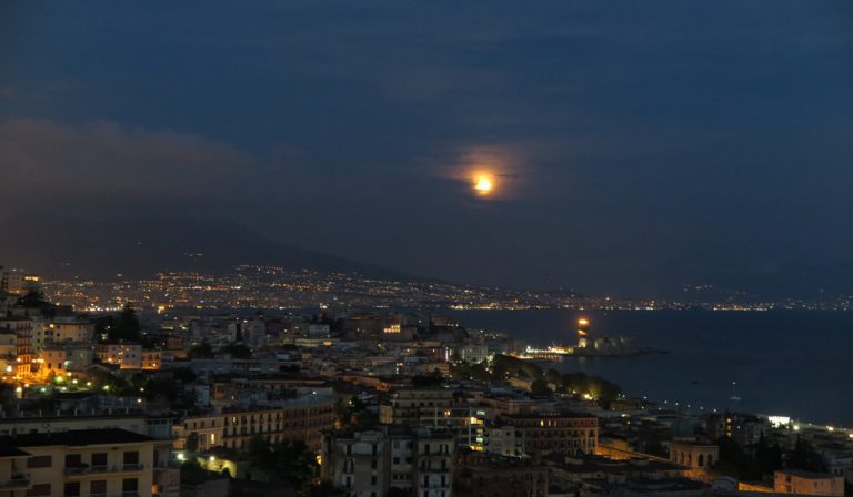 Orgoglio Napoletano Napoli si sta riscattando grazie ai napoletani.