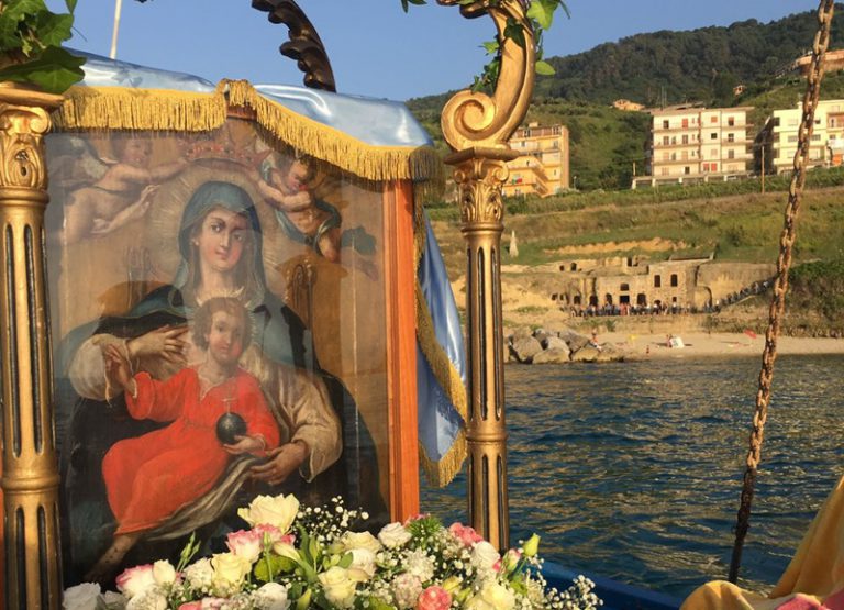 MESSA DEI PESCATORI IN ONORE DELLA MADONNA DI PIEDIGROTTA.