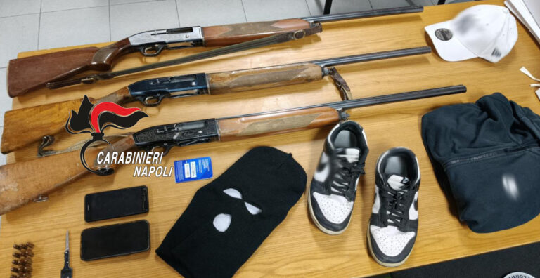 MUGNANO DI NAPOLI: Arsenale in un box auto, il sequestro nasce dopo un banale controllo in un bar. 18enne arrestato dai Carabinieri