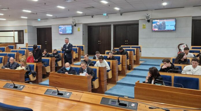 ragazzi in aula 03